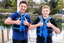 Des adolescents gagnent un prix de 5 200 $ pour la conception d'un gilet de sauvetage autochauffant.