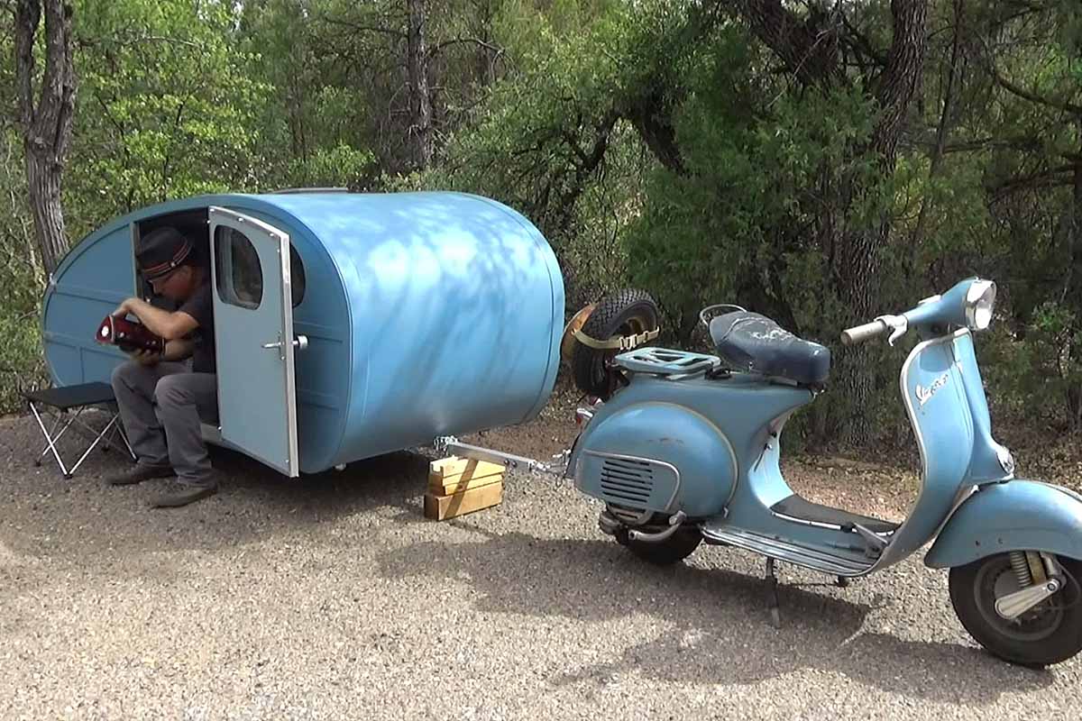 Une remorque de camping Vespa.