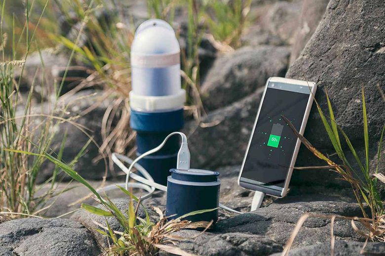 Équipé d'un port USB, le groupe électrogène portable Enomad Uno peut recharger un smartphone, une tablette ou encore un appareil GPS.