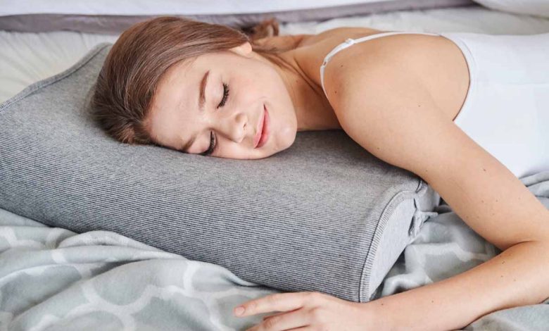 L'invention d'un oreiller pour réduire les ronflements.