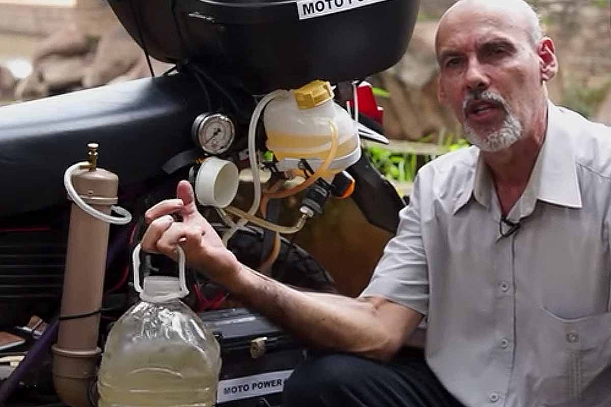 La moto "T Power H20" a été créée par Ricardo Azevedo, un fonctionnaire de Sao Paulo