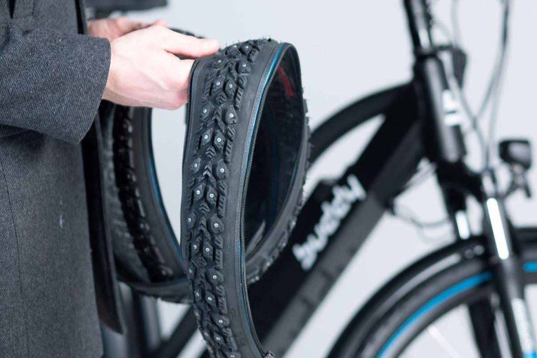 Une façon innovante d'obtenir des pneus cloutés sur les vélos sans changer de pneus.