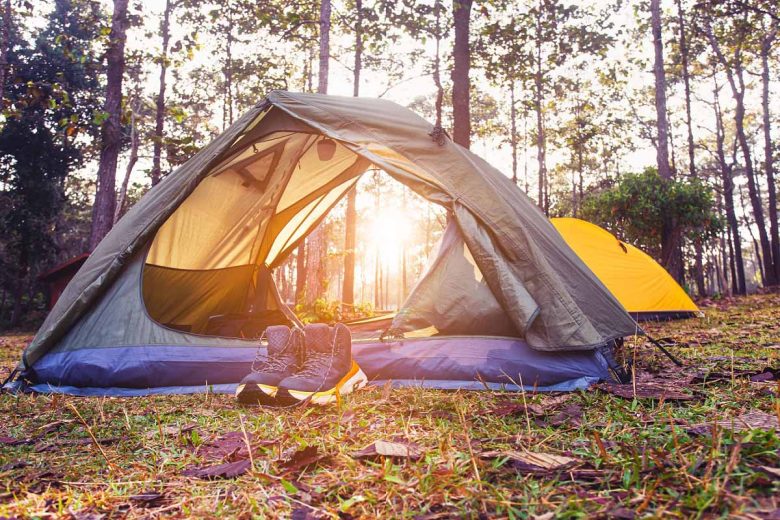 L'invention d'une tente de camping dotée d'un système de refroidissement à l'énergie solaire et de propriétés antimicrobiennes.