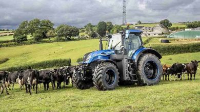 Une entreprise invente le premier tracteur au monde entièrement alimenté par de la bouse de vache