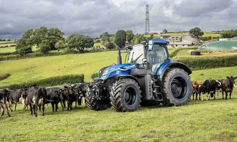 Une entreprise invente le premier tracteur au monde entièrement alimenté par de la bouse de vache