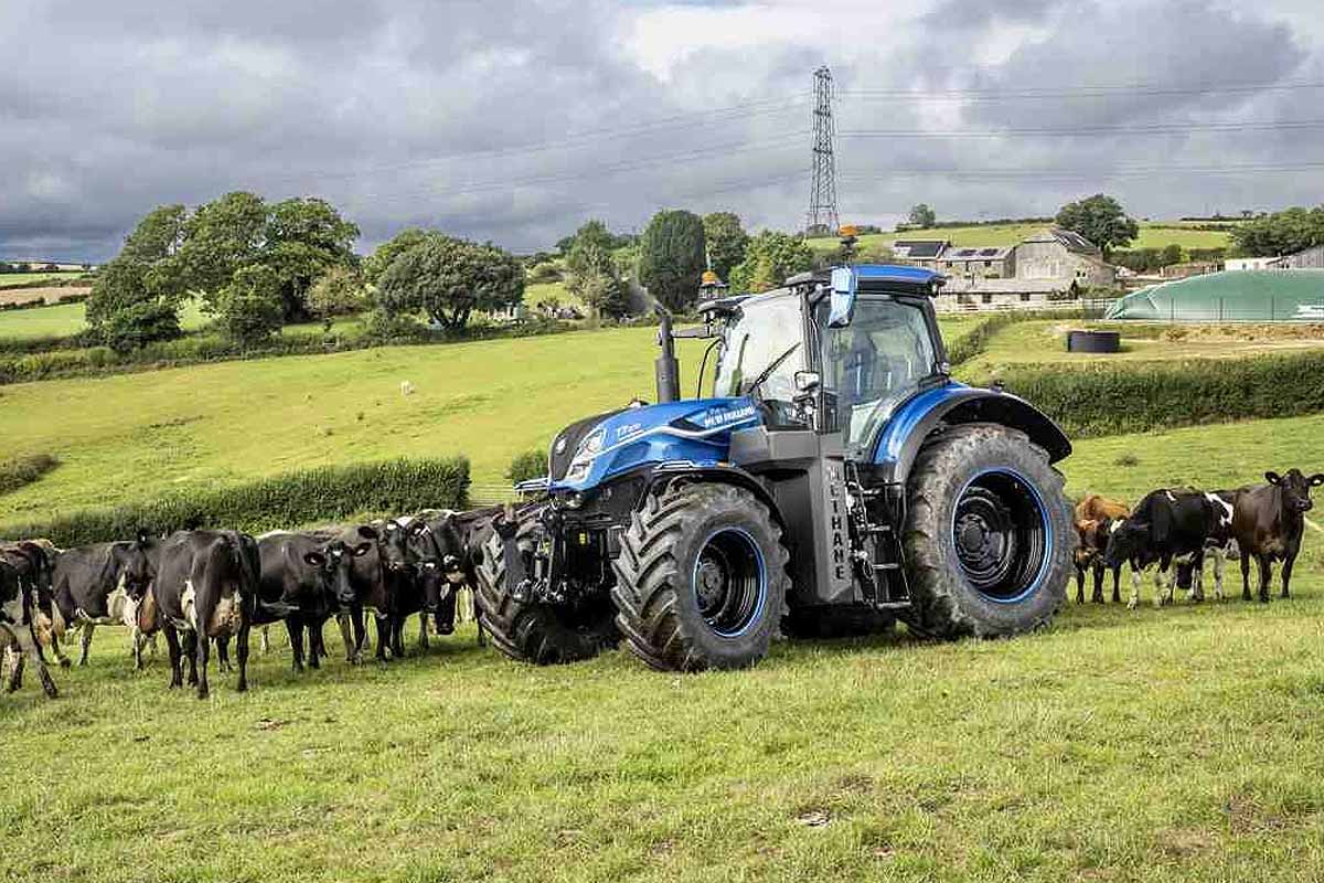 Une entreprise invente le premier tracteur au monde entièrement alimenté par de la bouse de vache