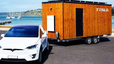 Tesla est parti en tournée en 2015 à travers l'Australie dans une petite maison alimentée par des énergies 100 % renouvelables.