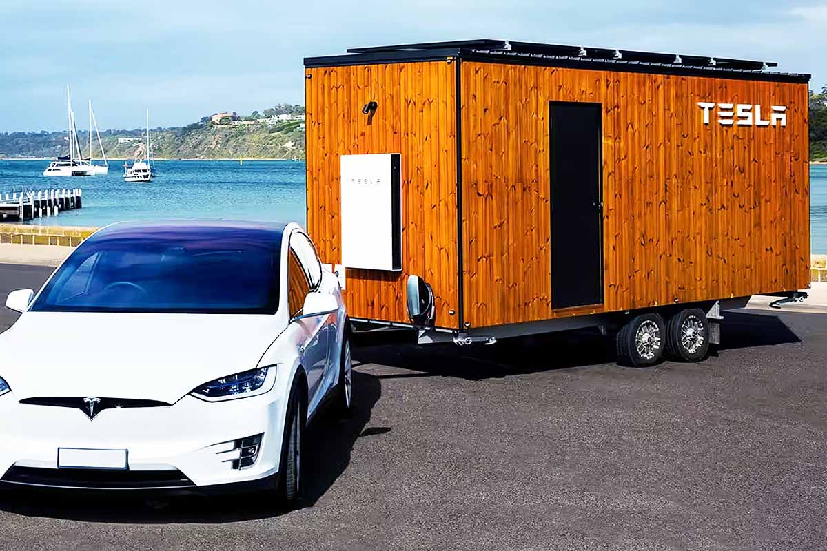 Tesla est parti en tournée en 2015 à travers l'Australie dans une petite maison alimentée par des énergies 100 % renouvelables.