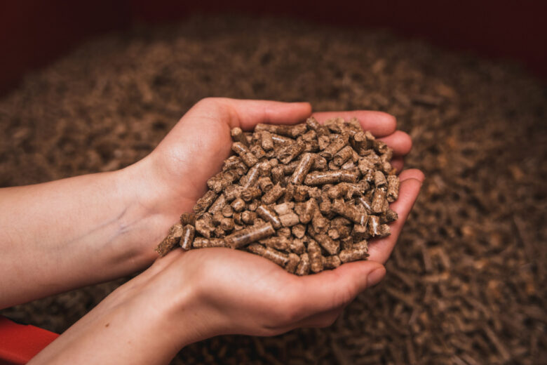 À quelle période de l'année faut-il acheter les pellets et granulés de bois moins cher ?