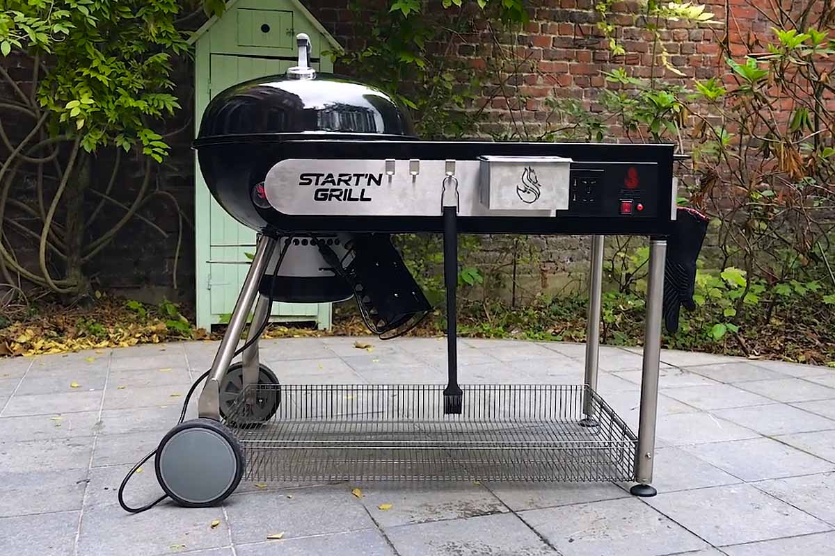 Il invente un barbecue pliant de la taille d'un ordinateur pour l'emporter  partout ! - NeozOne