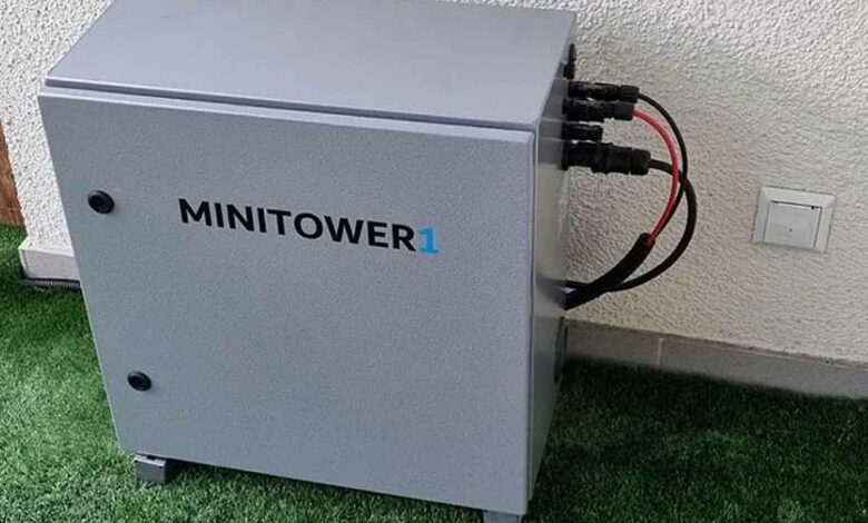 Une batterie électrique pour stocker l’énergie solaire provenant des modules photovoltaïques de balcons.