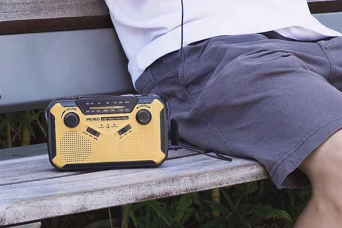 Portable Radio Dynamo Survie, PRUNUS J-369 AM/FM Radio Manivelle Solaire,  Portative Radio à Pile avec 3000mAh Power Bank/SOS Alarm/Lampe Poch/3W  Haut-parleurs, Ourdoor, Emergency. : : High-Tech