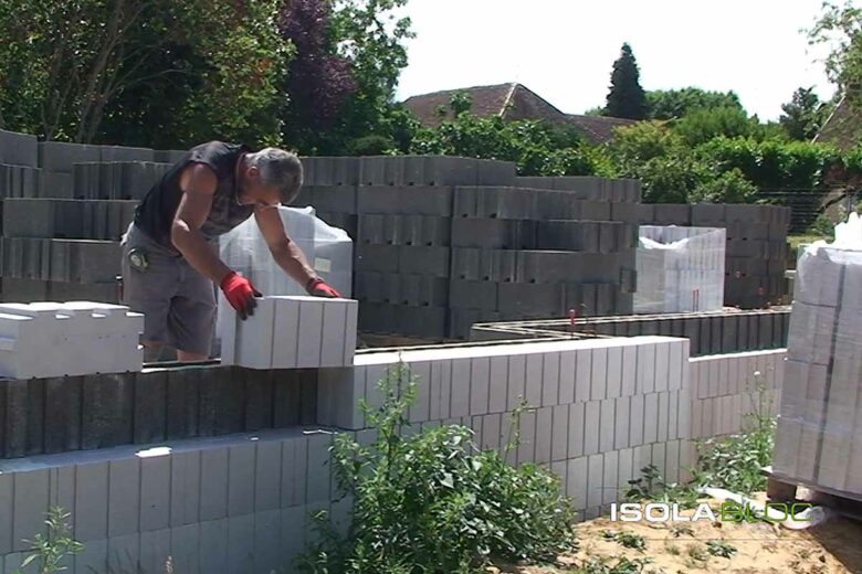 Le bloc est composé à 80 % de granulats de bois.