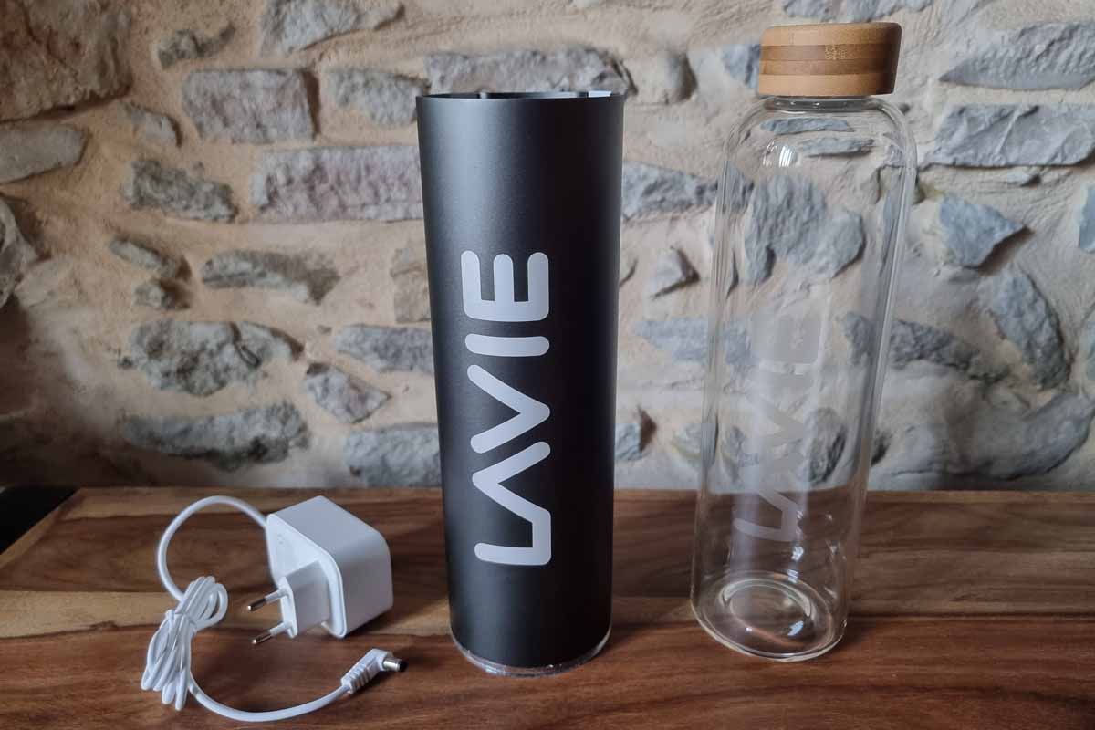 LaVie : l'invention d'une bouteille en verre innovante qui purifie