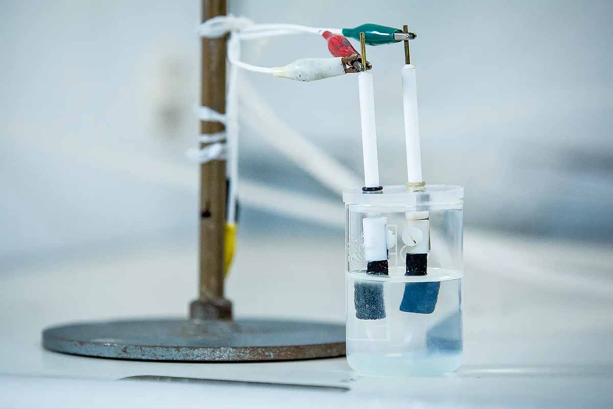 Le nouveau catalyseur sépare l'eau de mer et génère de l'hydrogène de manière extrêmement efficace en laboratoire, en résistant à la corrosion et en évitant la production de chlore.