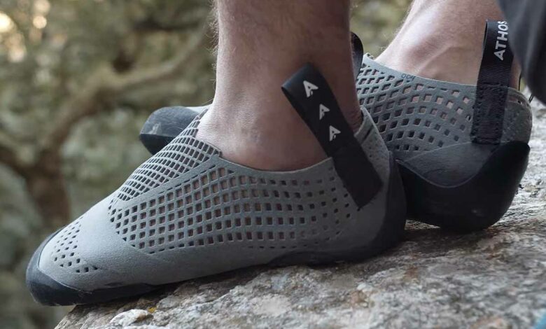 L'invention d'une chaussure d'escalade qui épouse les formes de chaque pied.