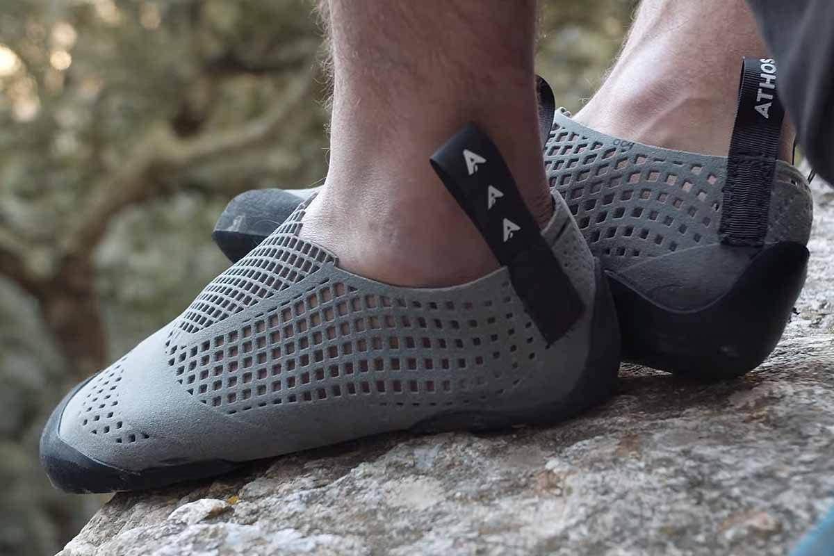 L'invention d'une chaussure d'escalade qui épouse les formes de chaque pied.