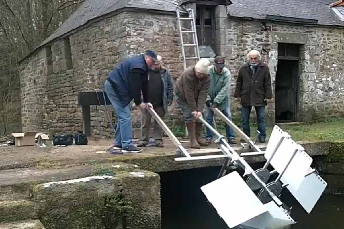 L'hydrolienne de type A1 expérimentée sur le Moulin d'Aguénéac.