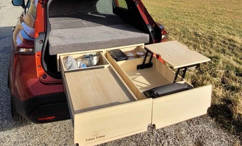 L'invention d'un kit d'aménagement en bois pour convertir les voitures en camping-car.