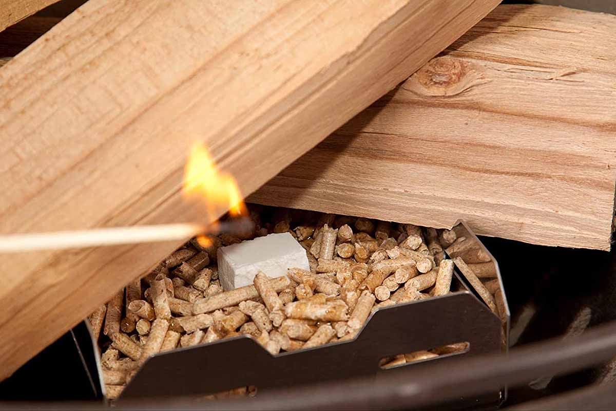 Panier d’allumage à pellets pour allumer un feu dans un poêle à bois ou une cheminée avec des granules de Bois.