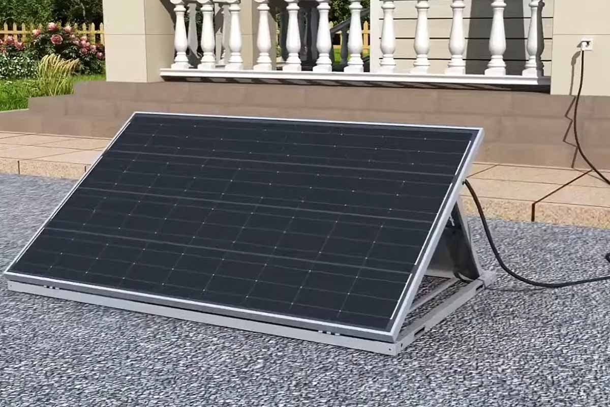 Une prise électrique solaire qui se fixe sur les vitres