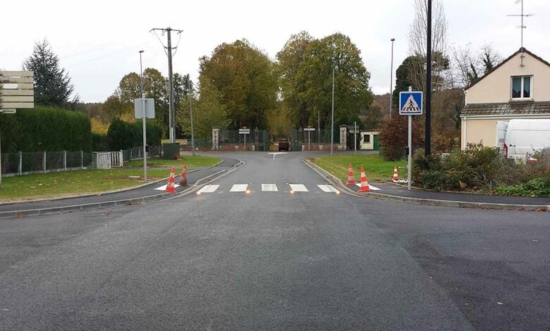 Un balisage d’un passage piétons innovant permettant d’asseoir la localisation de ce dernier.