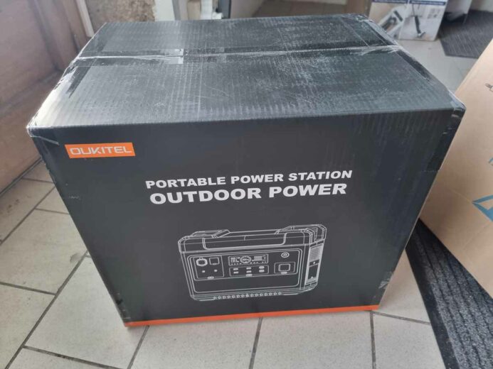 Le carton d'emballage du générateur électrique Oukitel P2001