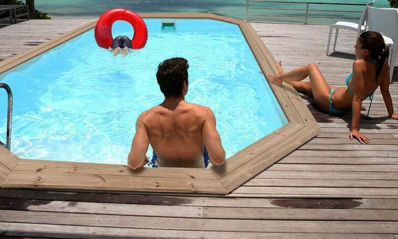 La piscine Cordoue est à 1 599.00 € au lieu de 2 190.41 € sur le site Leroy Merlin.
