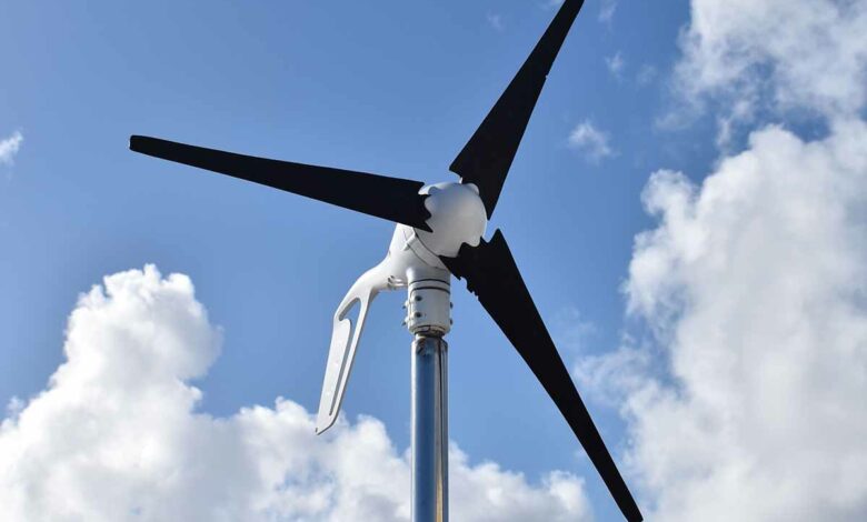Une éolienne domestique pour produire de l’électricité grâce à l’énergie cinétique du vent.