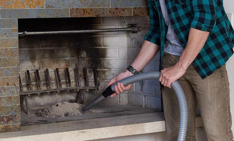 Un aspirateur à cendres (filtre HEPA) conçu pour le nettoyage des