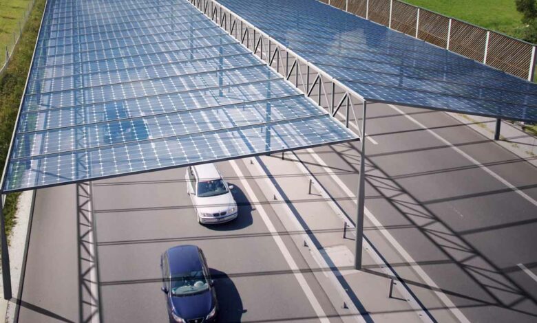 Des panneaux photovoltaïques sur l'autoroute A4 en Allemagne.