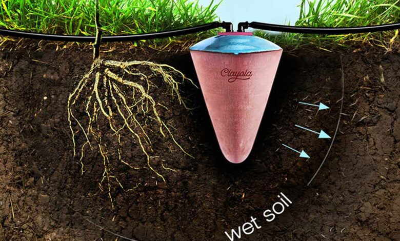 L'argile, un matériau poreux naturel qui permet à l'eau de s'infiltrer de la Clayola vers le sol.