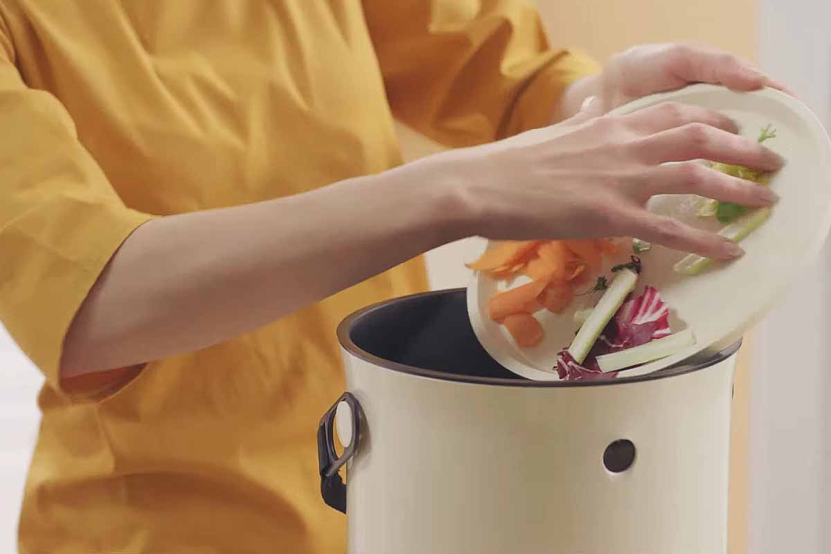 L'invention d'un composteur de cuisine innovant.