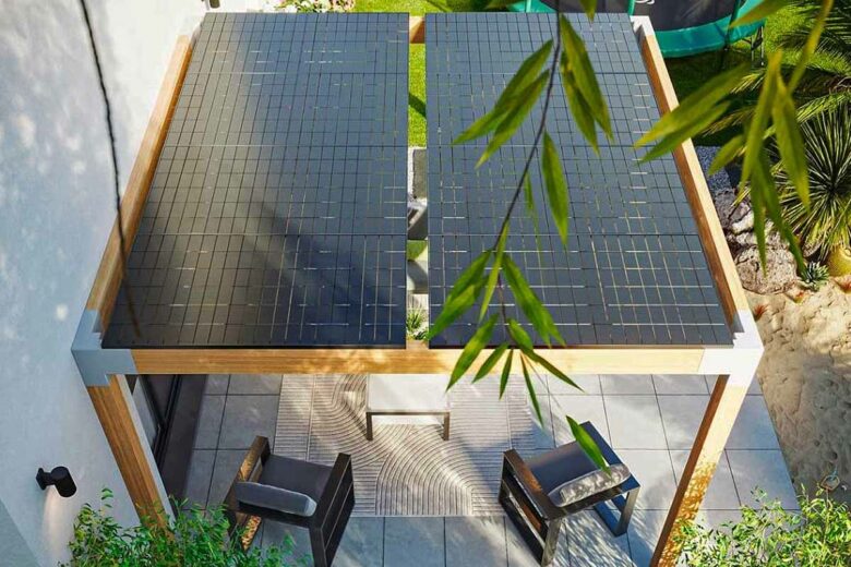 Une pergola solaire innovante et en kit à monter soi-même.