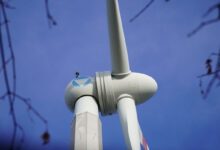 La première éolienne en bois inaugurée dans le monde à Garbsen, Basse-Saxe, Allemagne.