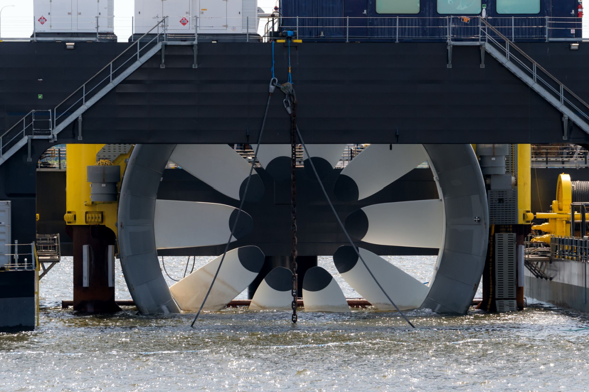 Une turbine marémotrice géante.