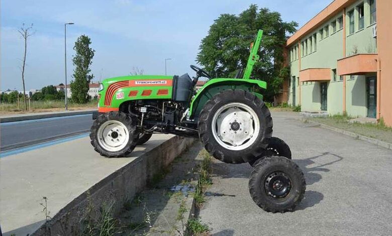 Avec cette invention le tracteur peut s'ériger de 0 à 90 degrés.