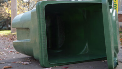 Une invention pour stabiliser les poubelles.