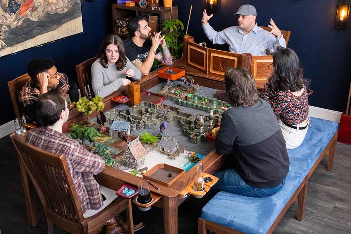 Une table innovante spécialement étudiée pour les parties de jeux de rôle, les jeux de plateaux et les jeux de société.