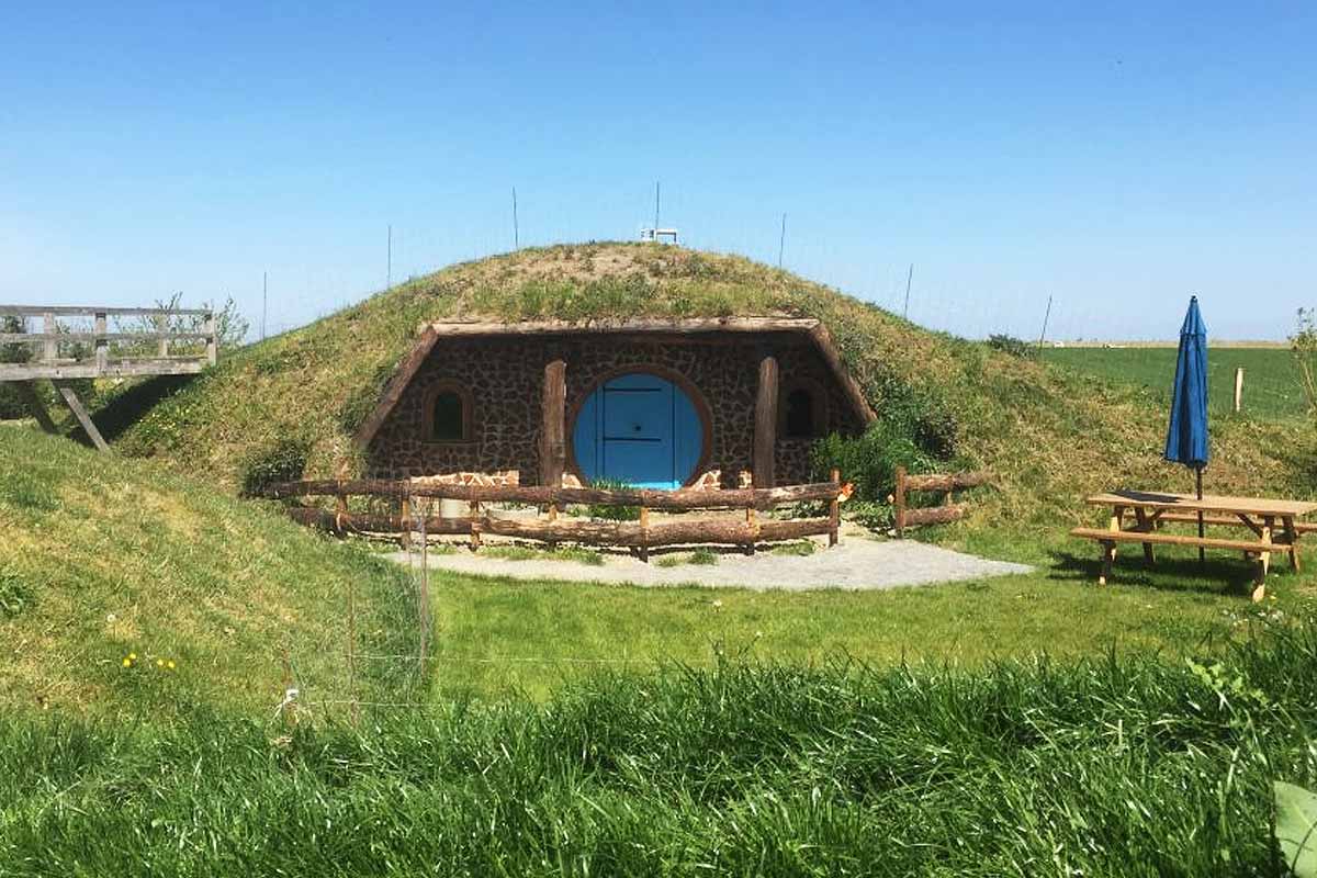 La cabane « bois de bouc » à partir de 150 € la nuit.