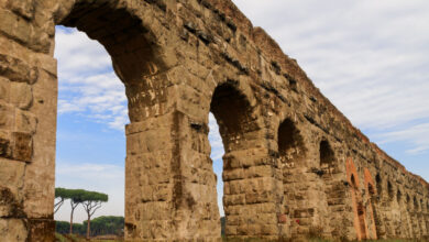 L'aqueduc de l'Aqua Appia, aqueduc d'Appius ou aqueduc Appien (en latin : Aqua Appia) est le plus ancien des aqueducs desservant Rome en eau potable, construit en 312 av. J.-C.