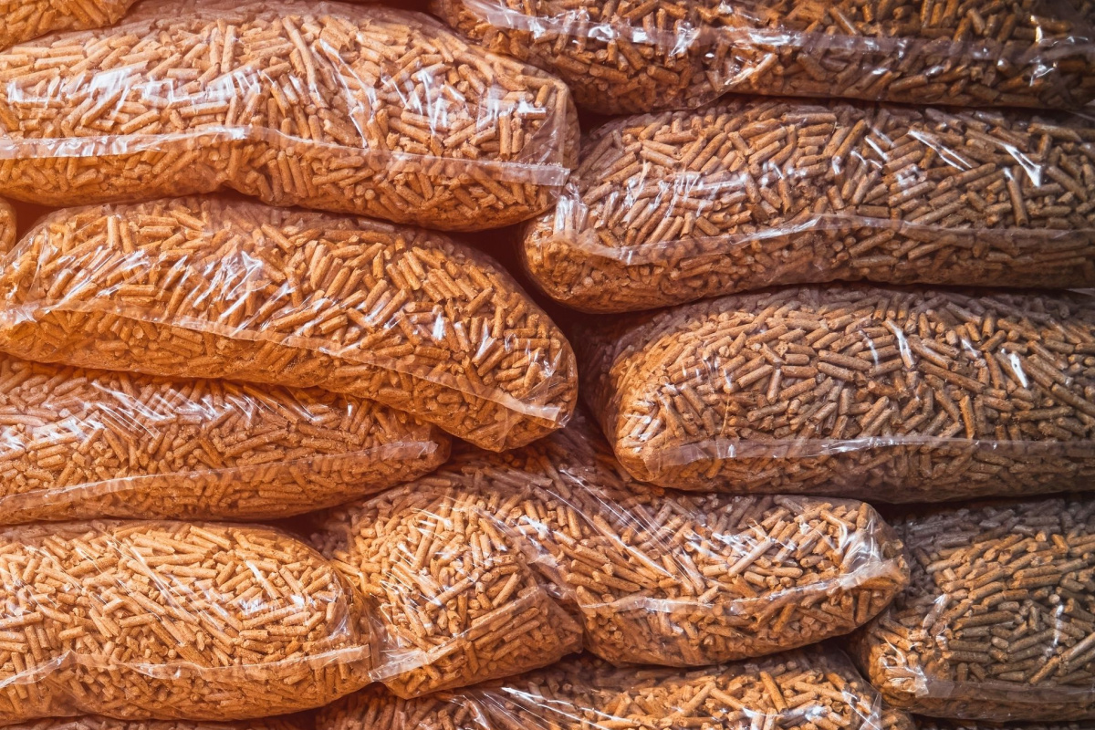 Faut-il anticiper et faire le stock de granulés de bois pour l'hiver prochain.