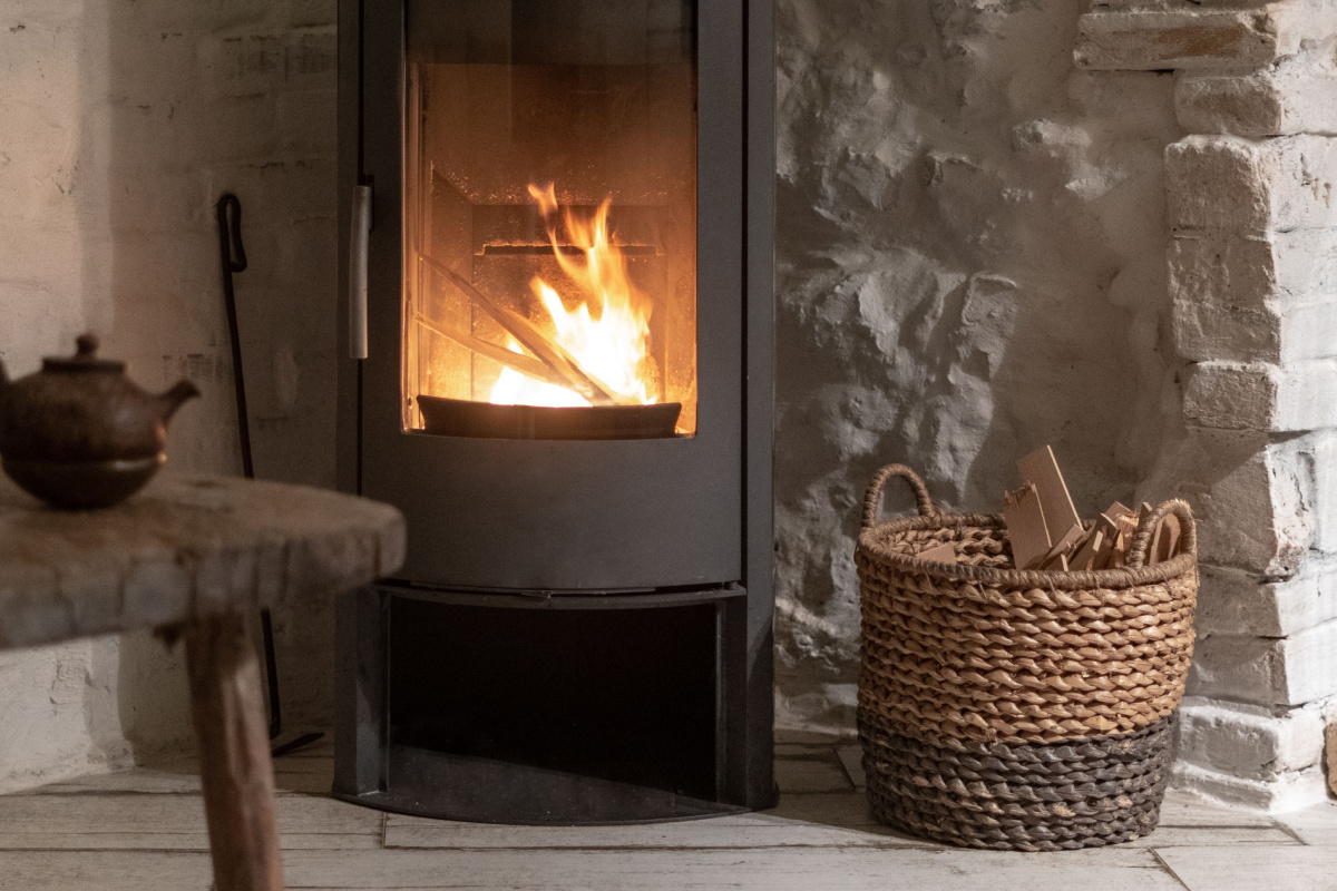 Le panier à pellets, un adaptateur pour se chauffer aux granulés de bois  dans un insert ou un poêle à bois - NeozOne