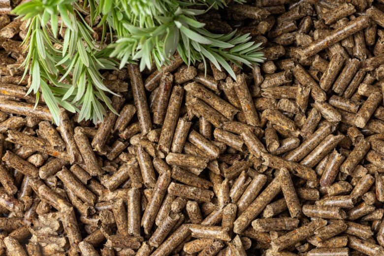 Des pellets pour fumer les grillades au barbecue.