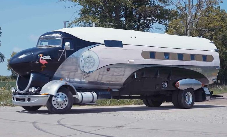 Un retraité de l'US Air Force transforme un vieil avion en camping-car.