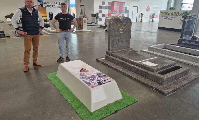 L'invention d'une « solution temporaire pour l’aménagement d’une concession funéraire dans un cimetière lors d’une inhumation en pleine terre ou en caveau. ».