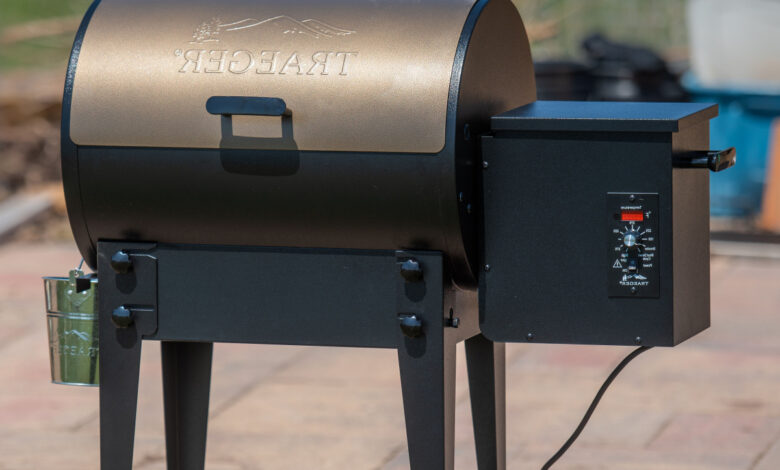 Un barbecue fonctionnant avec des granulés de bois.