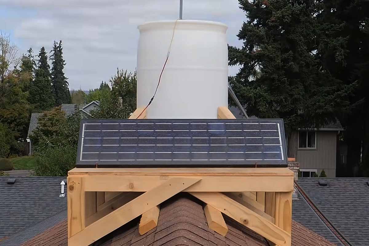 Une innovation pour stocker l'énergie solaire dans une « batterie à eau » sur le toit