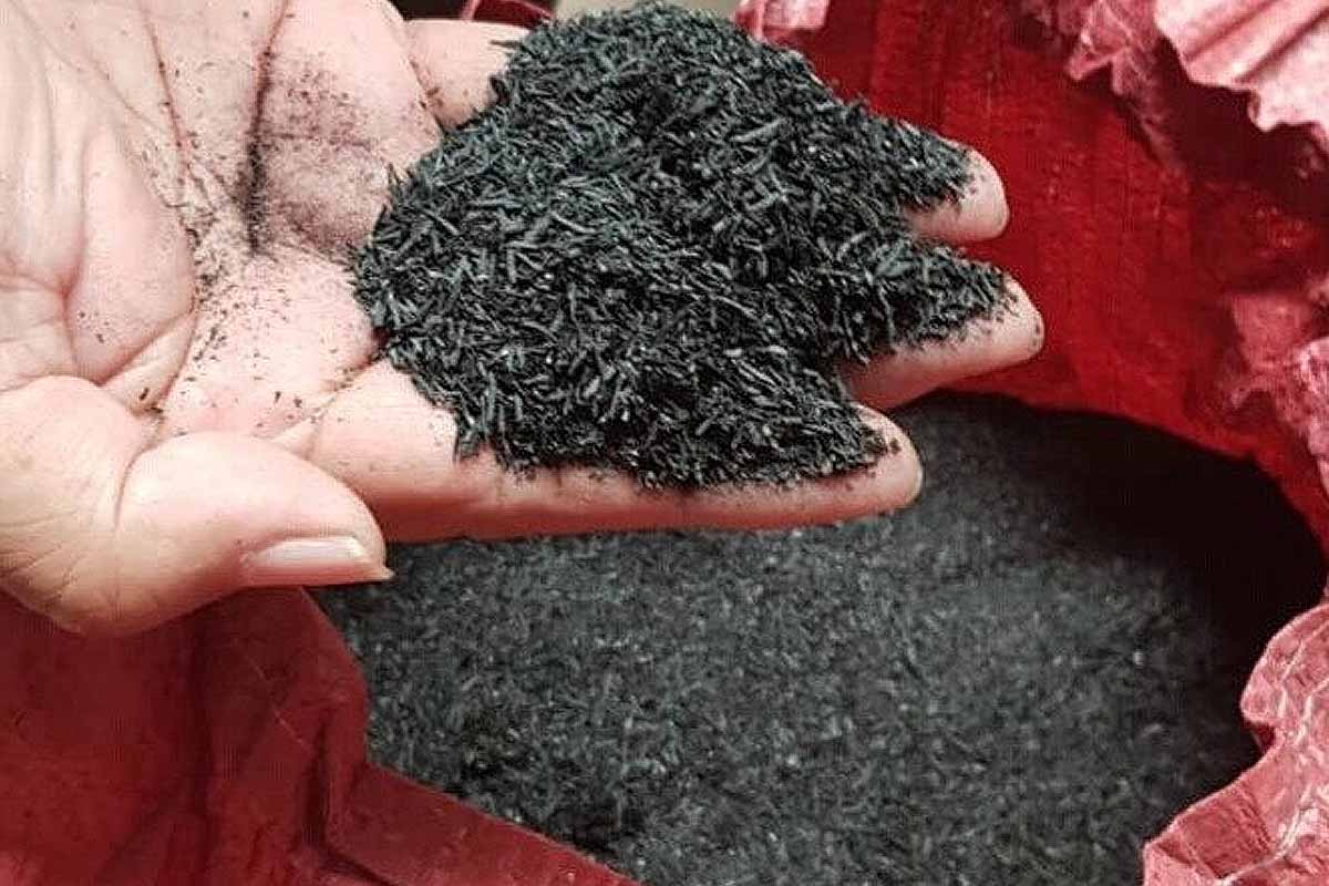 Le biochar aide à la rétention d'eau pendant les sécheresses et prévient l'engorgement et le compactage durant la saison des pluies, explique l'entreprise.