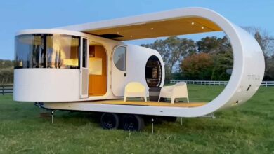 Une luxueuse caravane qui pivote pour libérer une terrasse.